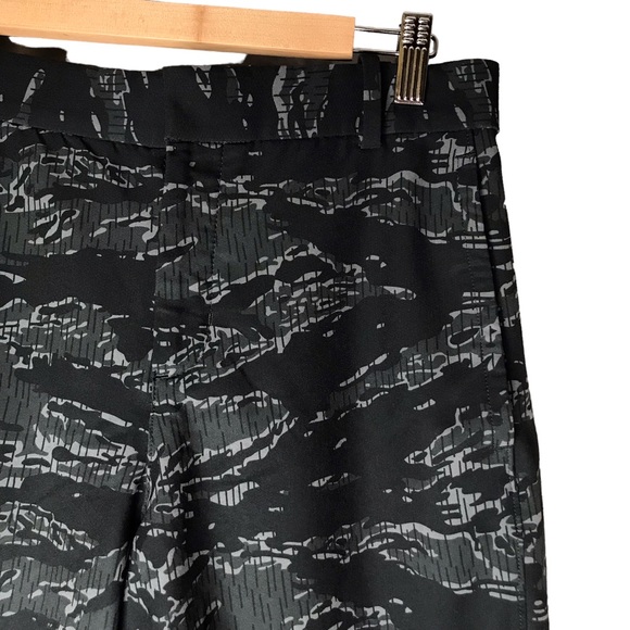 Nike Dri-Fit Camo Golf Shorts Performance Wear Swoosh Men's Medium - Picture 3 of 10